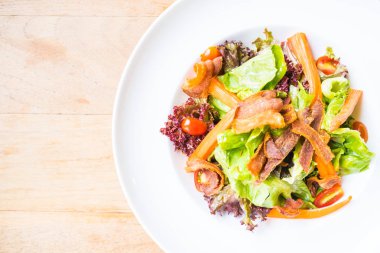 Yengeç sopa salatası