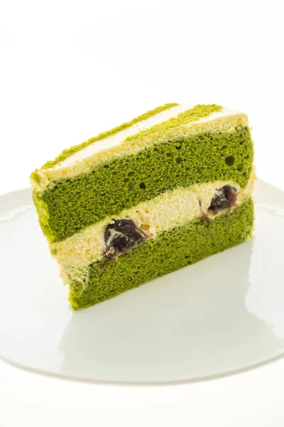 Bolo de chá verde Matcha em placa branca — Fotografia de Stock