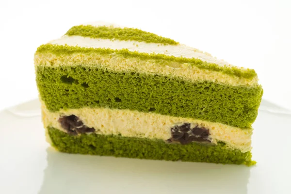 Matcha zielona herbata ciasto w biały talerz — Zdjęcie stockowe