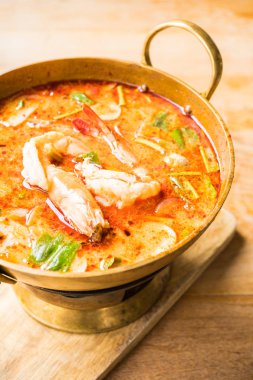 Baharatlı karides çorbası