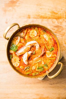 Baharatlı karides çorbası