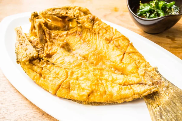 Fried sea bass fish in white plate with spicy and sweet sauce — Stock Photo, Image