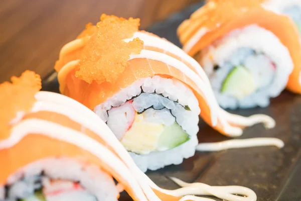 Zalm sushi roll — Stockfoto