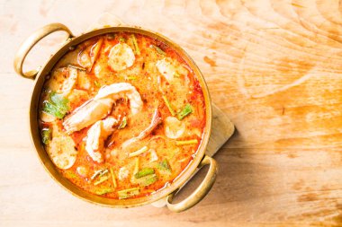 Baharatlı karides çorbası