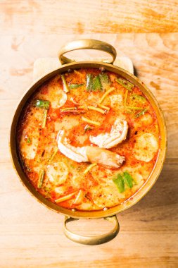 Baharatlı karides çorbası