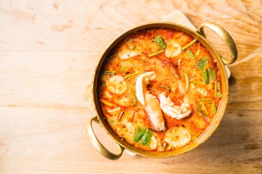 Baharatlı karides çorbası