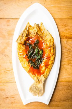 Kızarmış levrek Balık baharatlı ile