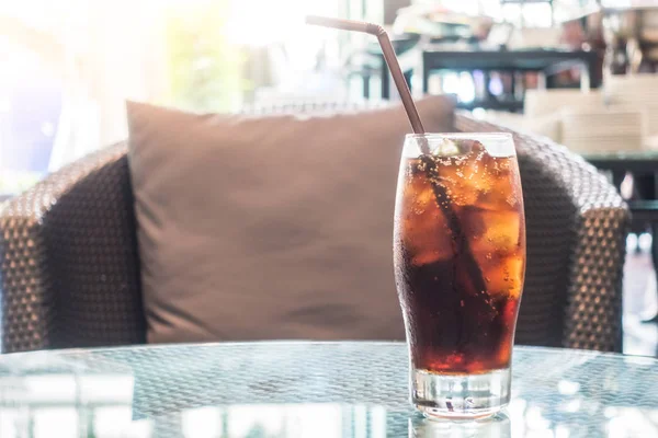 Iced cola glas — Stockfoto