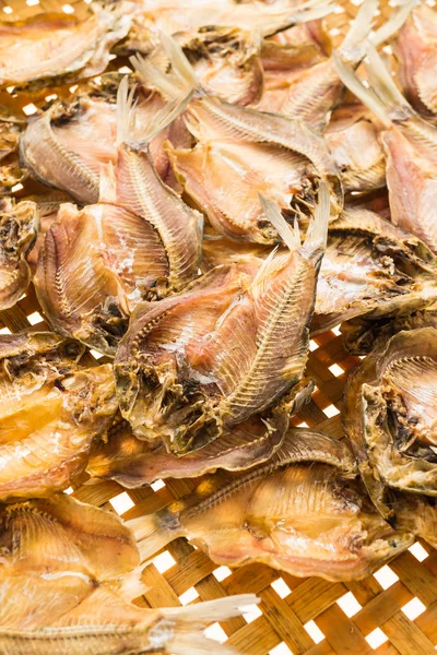 Peixe seco na bandeja — Fotografia de Stock