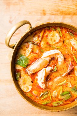 Baharatlı karides çorbası