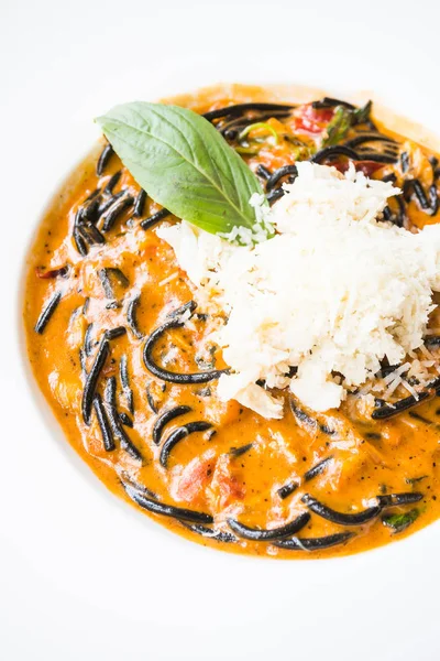 Acılı spagetti deniz ürünleri