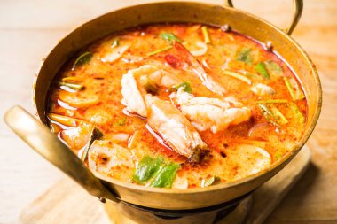 Baharatlı karides çorbası