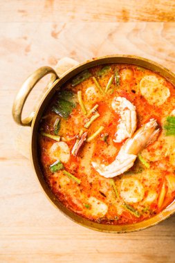 Baharatlı karides çorbası