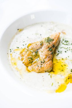 Kaz ciğeri penne krema sos ile