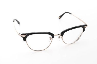 plastik gözlük giymek