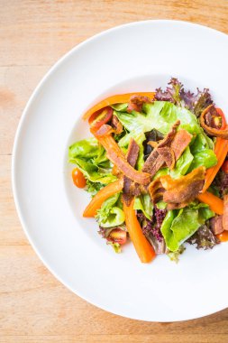 Yengeç sopa salatası