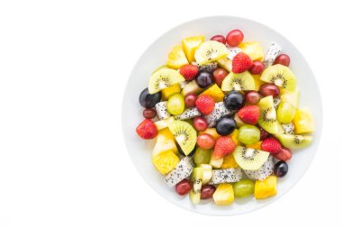 Beyaz plaka karışık meyve