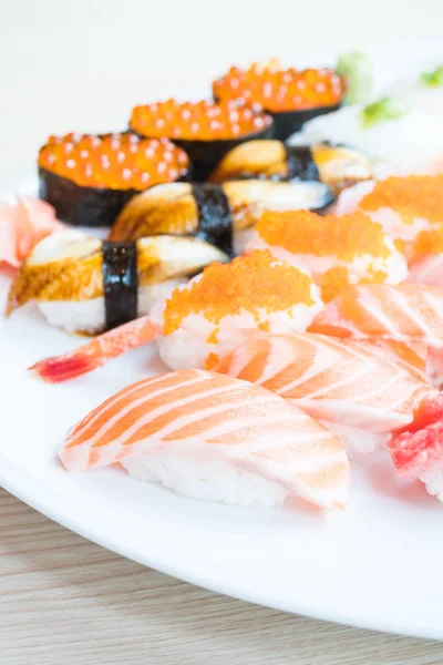 Sushi, fehér lemez — Stock Fotó