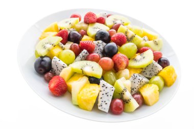 Beyaz plaka karışık meyve