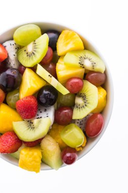 Beyaz plaka karışık meyve
