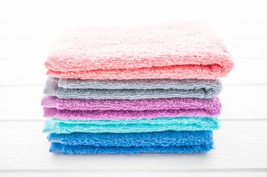 Renkli banyo havlusu