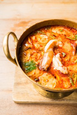 Baharatlı karides çorbası