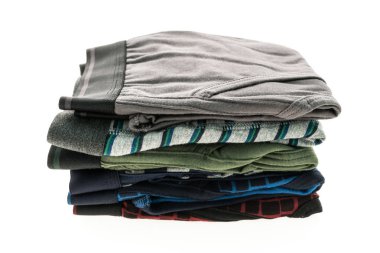 Kısa iç çamaşırı ve pantolon erkekler için