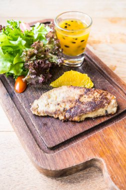 Sebze ile kaz ciğeri biftek