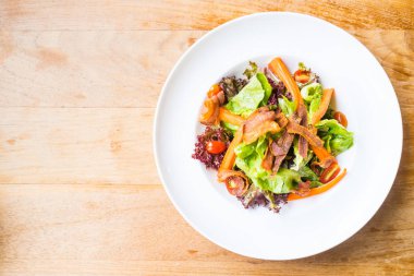 Yengeç sopa salatası