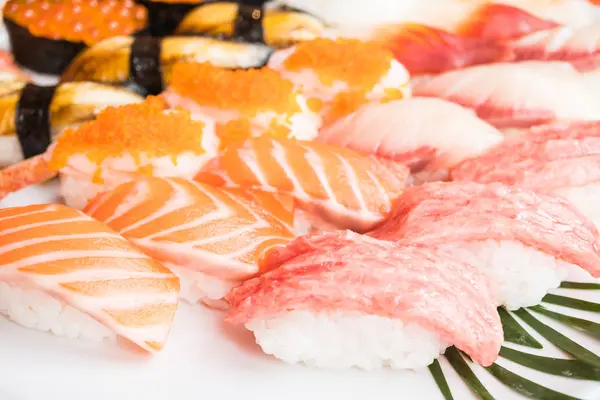Sushi, fehér lemez — Stock Fotó
