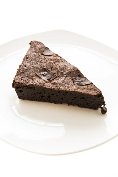 Brownies au chocolat dans une assiette blanche — Photo