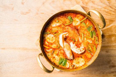 Baharatlı karides çorbası