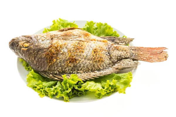 Peixe fresco grelhado em prato branco — Fotografia de Stock