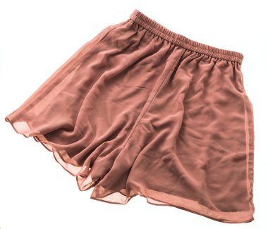 Kısa pantolonlu kadın için