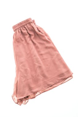 Kısa pantolonlu kadın için