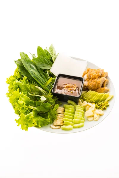 Vietnamská kuřecí párky a salát — Stock fotografie