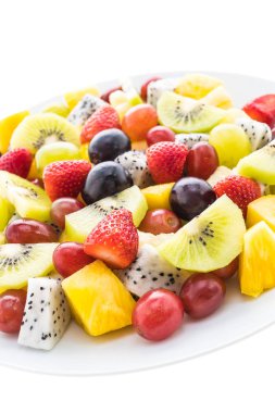 Beyaz plaka karışık meyve 