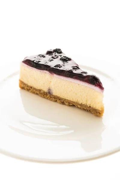 Borůvkový tvarohový dort v bílé desky — Stock fotografie
