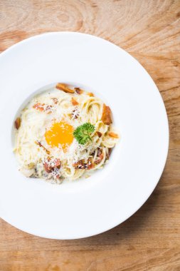 Leziz spagetti carbonara