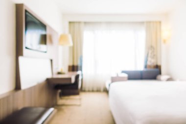 Yatakta güzel yastık