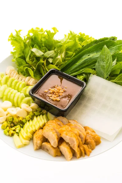 Saucisse de porc vietnamienne et salade — Photo