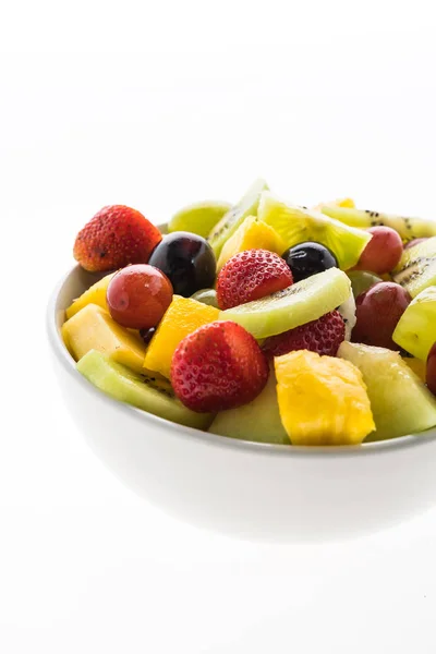 Fruits mélangés dans une assiette blanche — Photo