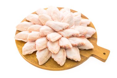 Çiğ tavuk eti ve kanat 