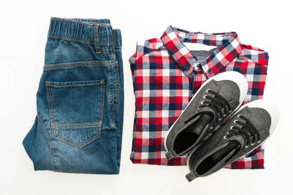 Chemise et pantalon en jean avec chaussures — Photo