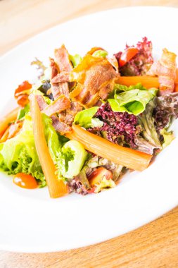 Yengeç sopa salatası