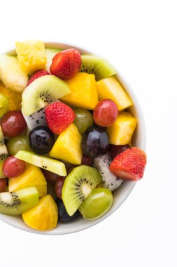 Beyaz plaka karışık meyve