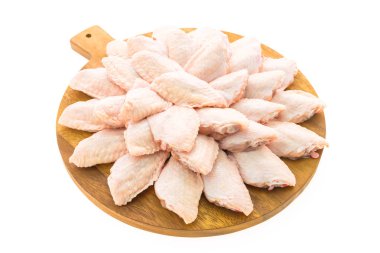 Çiğ tavuk eti ve kanat 