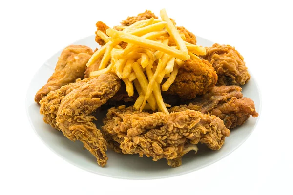 Smažené kuře a hranolky v bílé desky — Stock fotografie