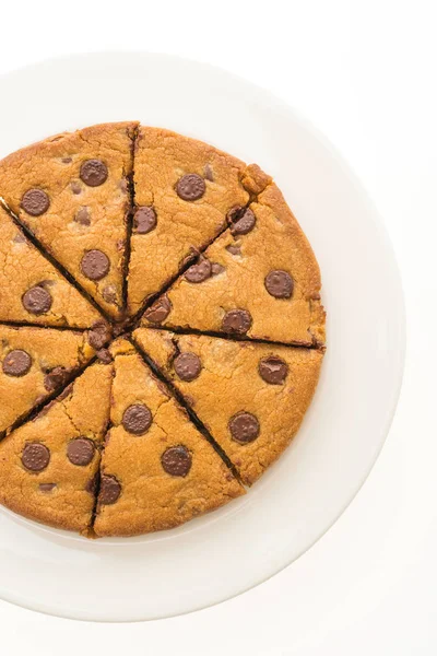 Шоколадний пиріг з брауні в білій тарілці — стокове фото