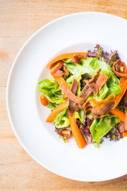 Yengeç sopa salatası